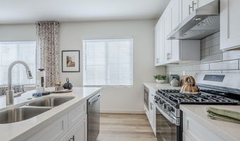 630 W LAREDO St, Chandler, AZ 85225