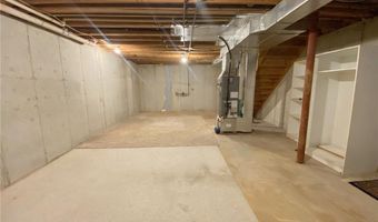 515 Ponds Edge Ln, Allentown, PA 18104