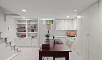 1453 N LONGFELLOW St, Arlington, VA 22205