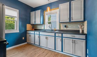 1212 N LEMINWAH St, Appleton, WI 54911