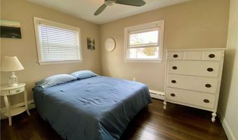 182 Newport Ave, Middletown, RI 02842