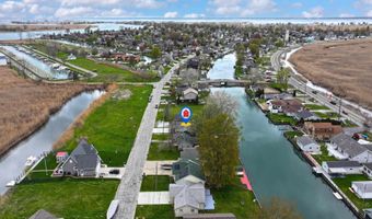 6334 Marina Dr, Algonac, MI 48001