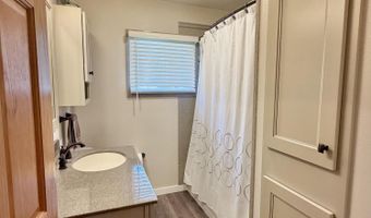 111 Church Dr, Aberdeen, SD 57401