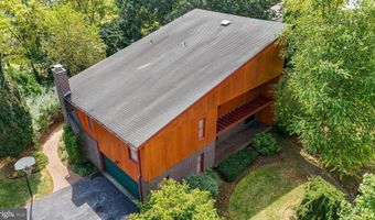 3908 SHORT HILL Dr, Allentown, PA 18104