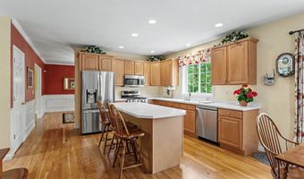 14 Karolina Ln, Bedford, NH 03110