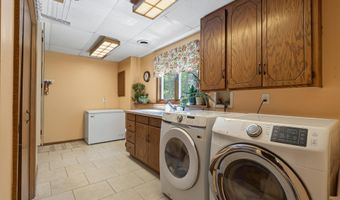 1094 Lowell Dr, Apple Valley, MN 55124