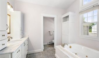 36 Kay Blvd, Newport, RI 02840