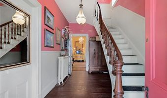 15 Ayrault St, Newport, RI 02840