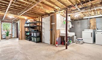 226 Tourtellot Hill Rd, Glocester, RI 02814