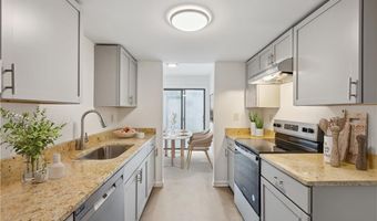 71 Sea Breeze Ln 71, Bristol, RI 02809