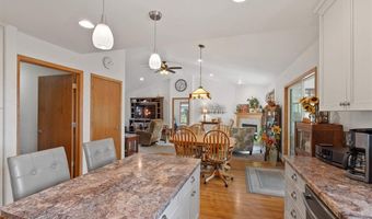 5709 Oak Crest Hill Rd SE, Riverside, IA 52327