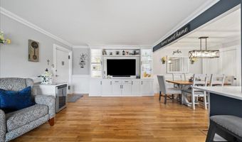 200 Merrick Rd R, Amityville, NY 11701