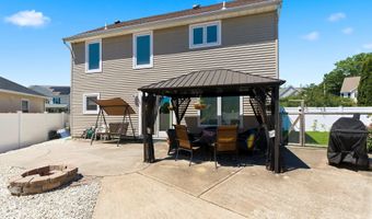 19 W Dolphin Cir W, Bayville, NJ 08721