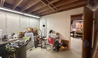 203 Emerald Meadows Dr, Arnolds Park, IA 51331