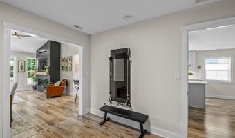 820 Barton Dr, Ann Arbor, MI 48105