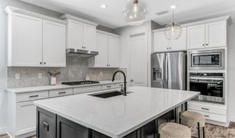 5905 SILVER SUN Dr, Apollo Beach, FL 33572