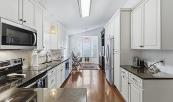 128 SEMINOLE Rd 11, Atlantic Beach, FL 32233