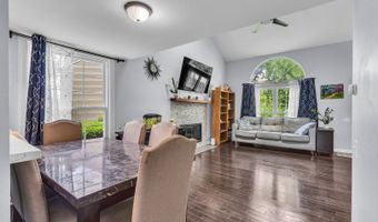 1911 Ozark Pkwy, Algonquin, IL 60102