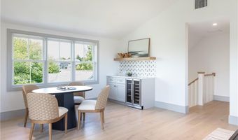 157 Ellery Ave, Middletown, RI 02842