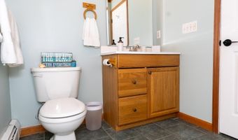 2 Grand St, Alloway, NJ 07422