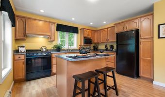 52 Hardy Rd, Bedford, NH 03110