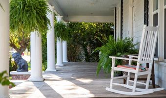 66 Weaver St, Baxley, GA 31513