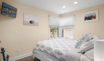 17 E 14TH St, Barnegat Light, NJ 08006