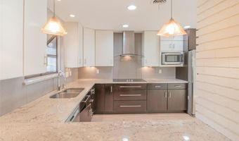 507 Glenmeadow Dr, Ballwin, MO 63011