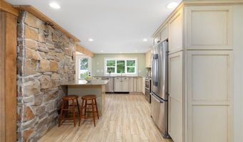 25 Willow Dr, Hopkinton, RI 02832