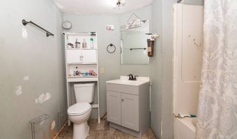 941 E Clayton Rd, Alderson, WV 24910