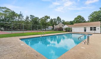 27 Country Hill Rd, Nashua, NH 03063