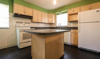 8932 Ione Ln, Affton, MO 63123
