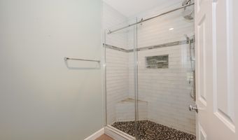 11 Mountain Rd, Bedford, NH 03110