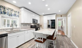 121 Commonwealth Ave, Warwick, RI 02886