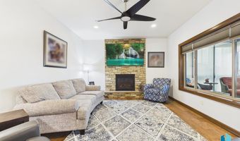 713 N Garnet Cir, Brandon, SD 57005