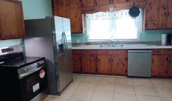 2306 Daywell St, Alexander City, AL 35010