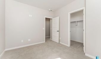 2516 E Chestnut Trl, Brandon, SD 57005