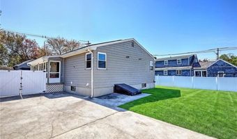 8 Ashby St, Johnston, RI 02919
