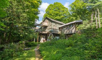 6 Spring St, Chester, CT 06412