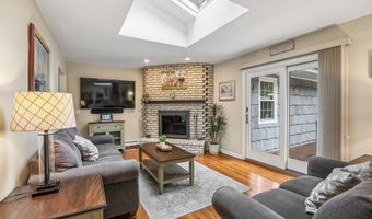 3 Linda Dr, Danbury, CT 06811