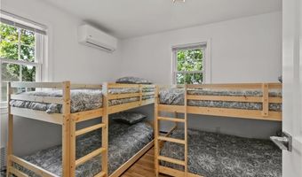 12 Granada Ter, Middletown, RI 02842