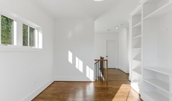 7705 HOLIDAY Ter, Bethesda, MD 20817