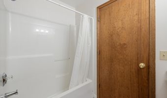 6025 RANDAL Ln, Caledonia, WI 53402