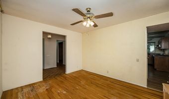 425 Kenilworth Ln, Ballwin, MO 63011