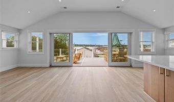 76 Warren Ave, Middletown, RI 02842