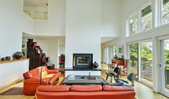 25 Fort Hill Rd, Bristol, RI 02809