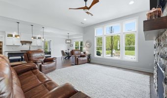 1816 Golfview Dr, Auburn, IN 46706