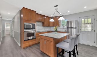 305 Valleyview Ct, Andover, KS 67002