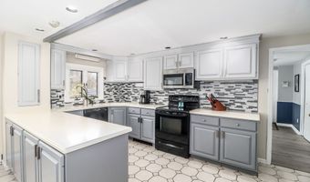 5 Bayberry Dr, Brookfield, CT 06804