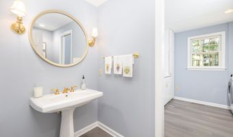 60 Old Wood Rd, Avon, CT 06001